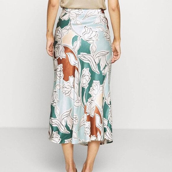 Beautiful bias cut skirt by Culture Copenhagen. Size 8 - Picture 1 of 3